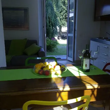 All'ombra Dei Tassi Hébergement de vacances Mandello del Lario