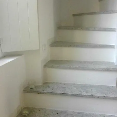 All'ombra Dei Tassi * Mandello del Lario